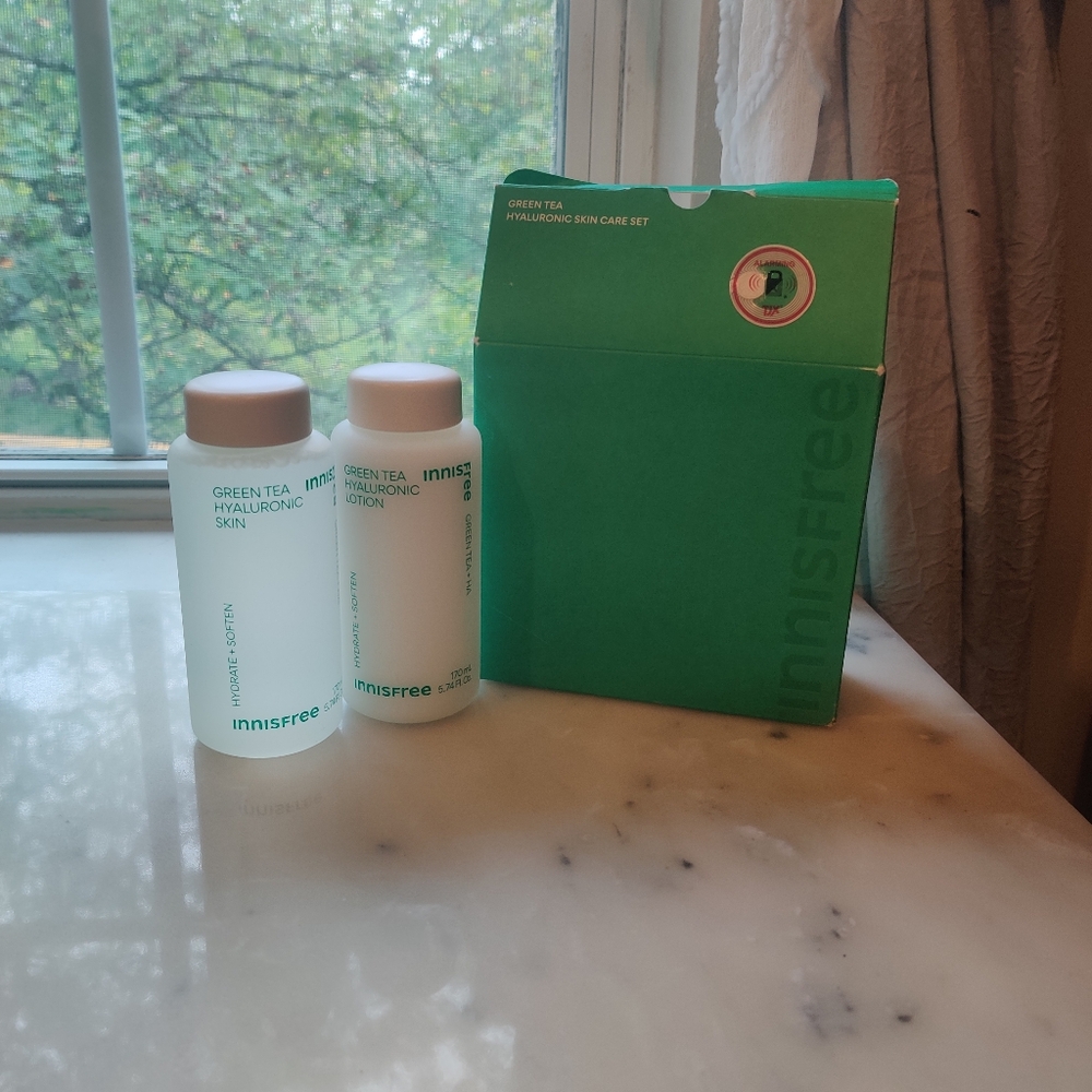 Innisfree Green Tea Hyaluronic Skin Care Set - White and Green